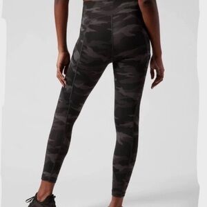 Athleta‎ Ultimate Stash 7/8 Tight Leggings Camo Green MT Medium Tall